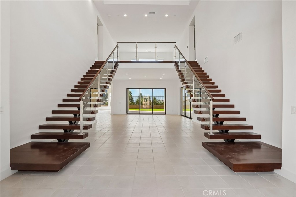 20580 Edgewood Court Property Photo 4