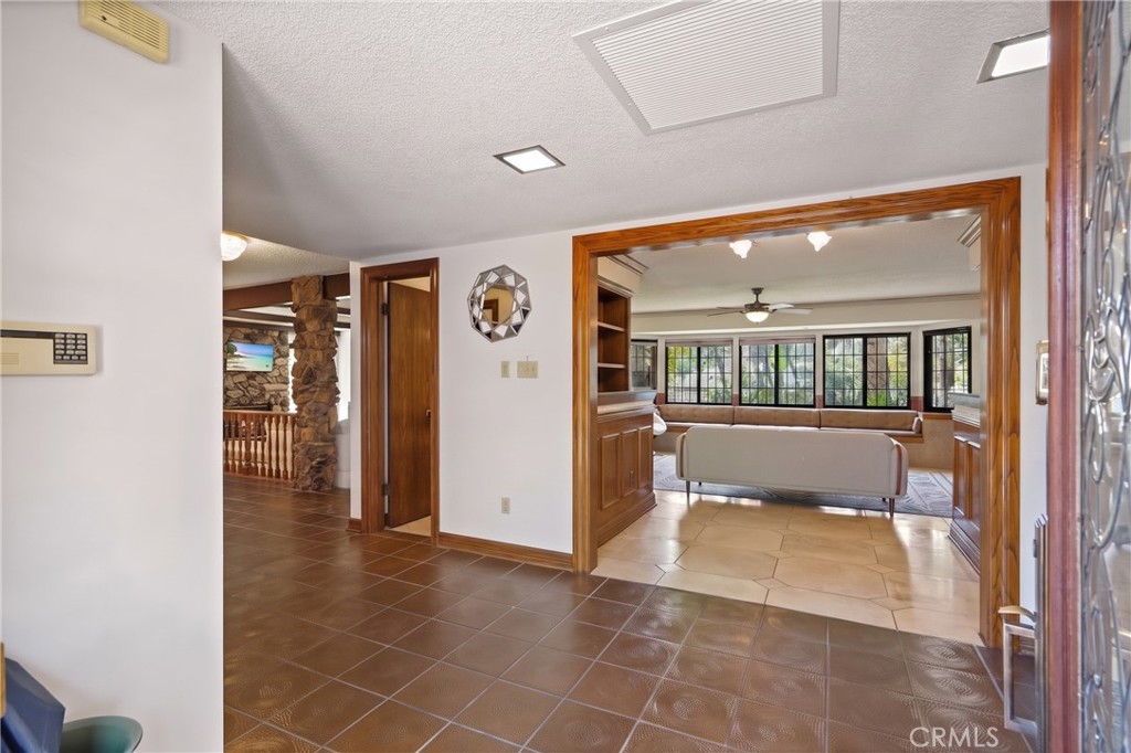 10307 Donna Avenue Property Photo 4