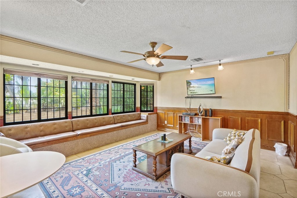 10307 Donna Avenue Property Photo 5