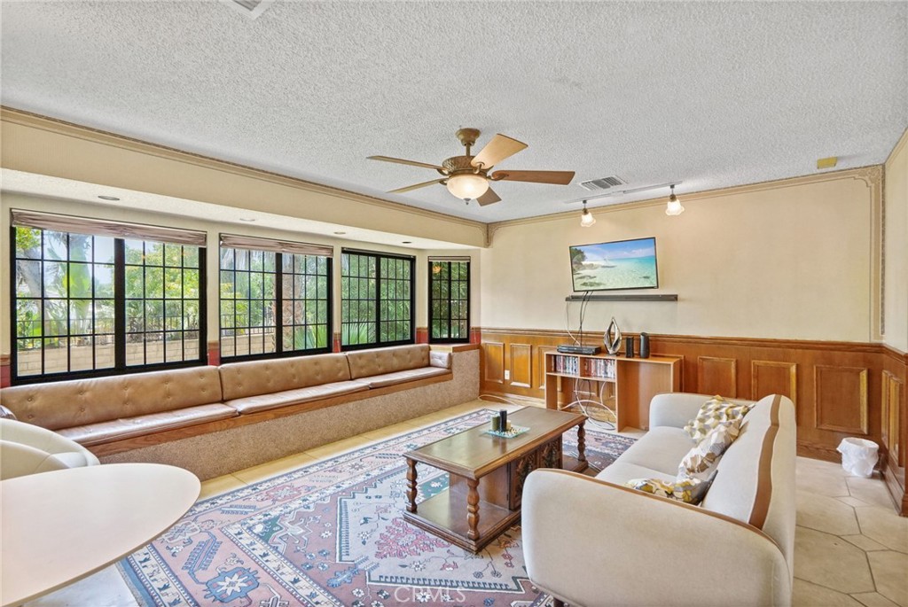 10307 Donna Avenue Property Photo 5