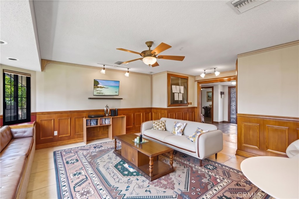 10307 Donna Avenue Property Photo 6