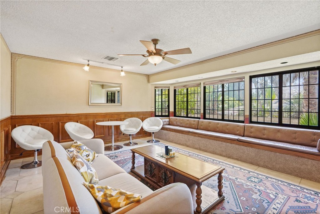 10307 Donna Avenue Property Photo 7