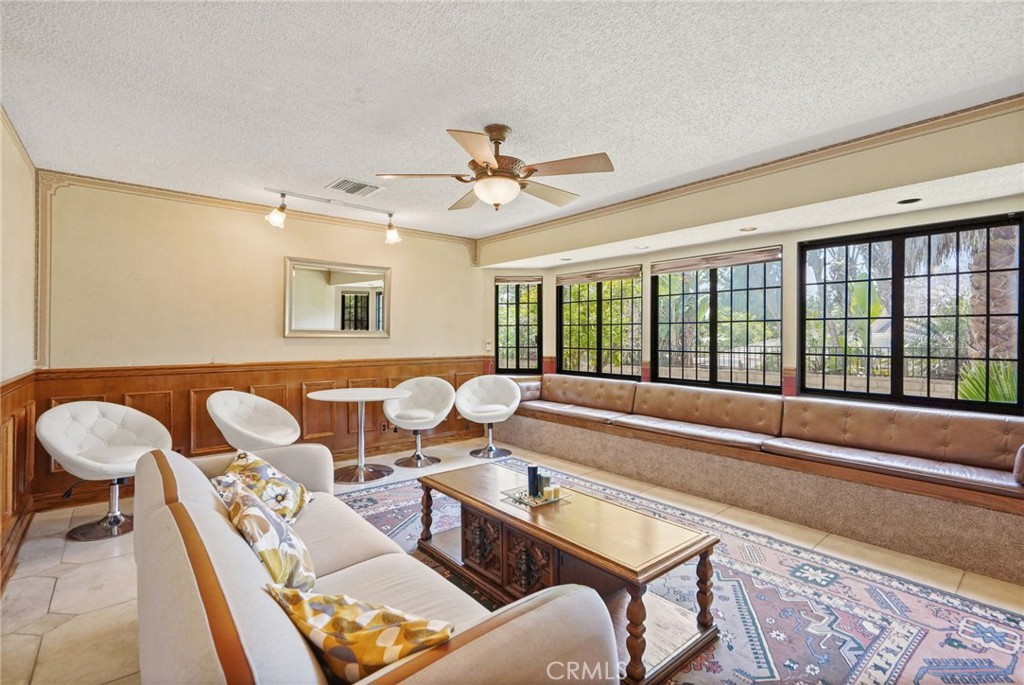 10307 Donna Avenue Property Photo 7