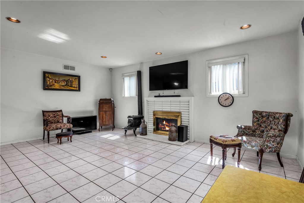 12319 Thelma Street Property Photo 4