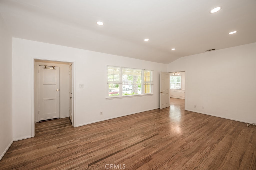 6229 Agnes Avenue Property Photo 6