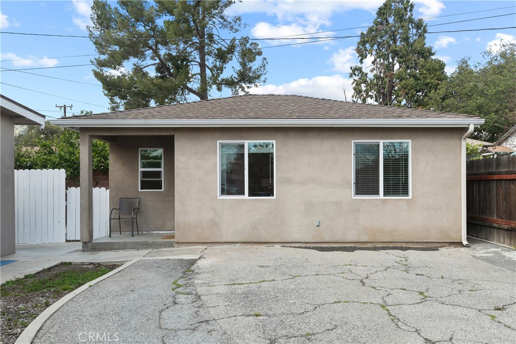 217 E Carroll Avenue B Property Photo 2