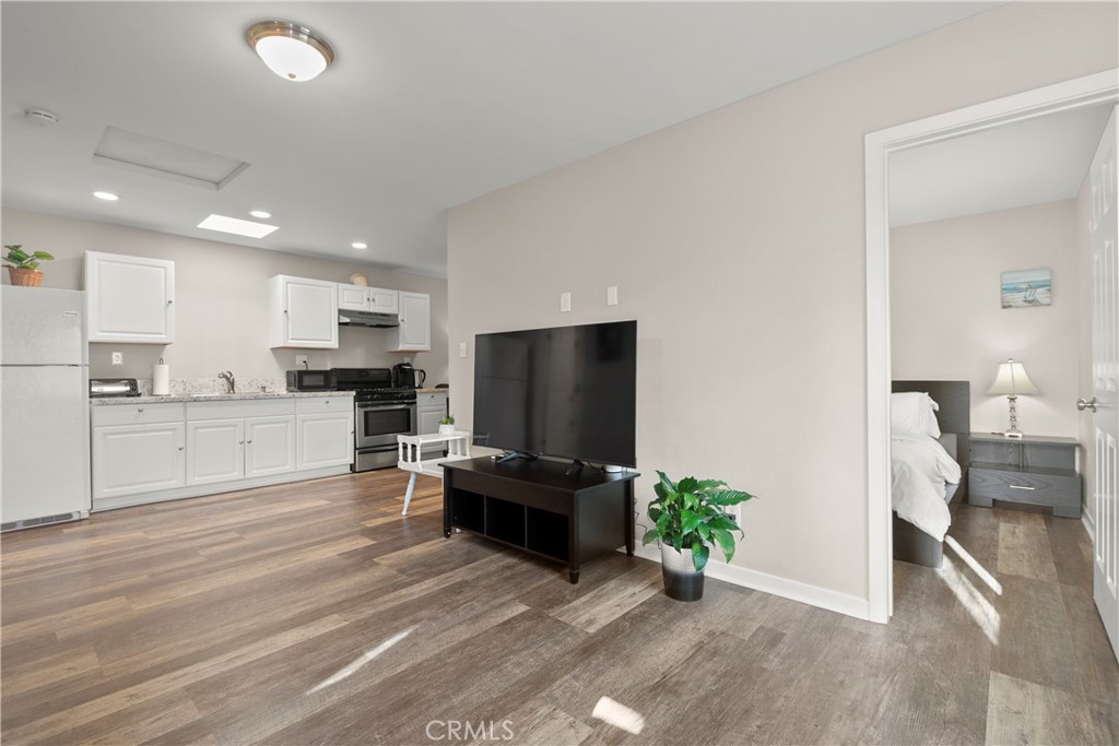 217 E Carroll Avenue B Property Photo 4
