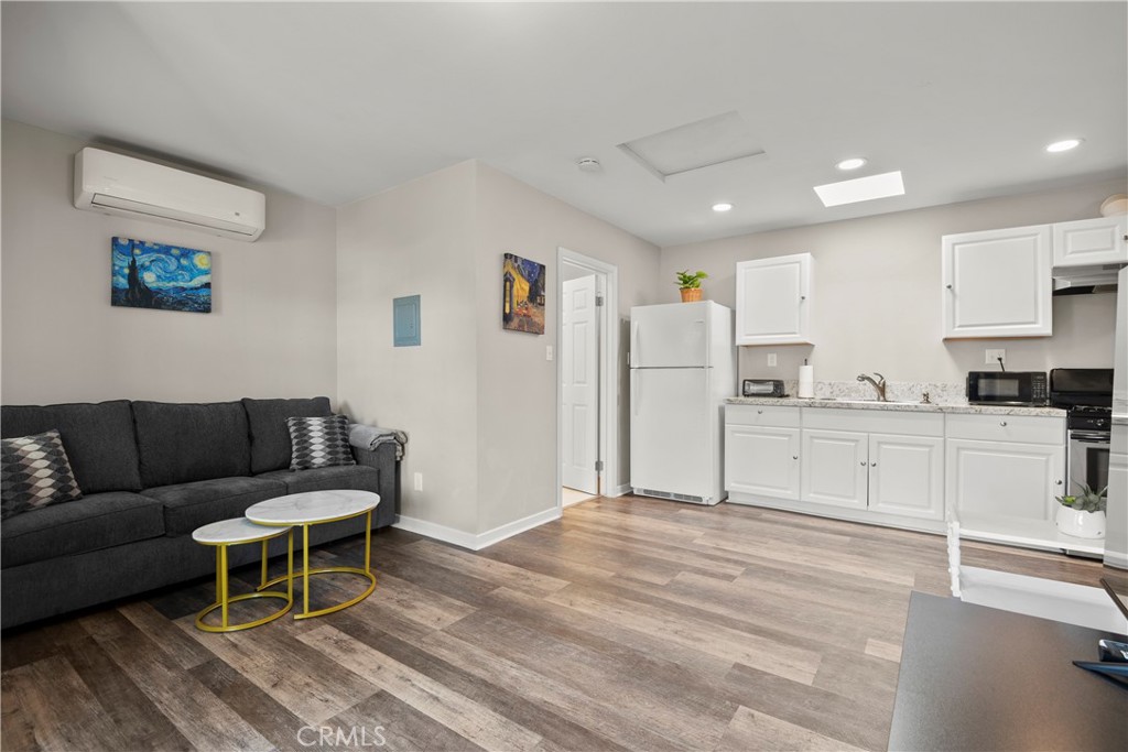 217 E Carroll Avenue B Property Photo 5