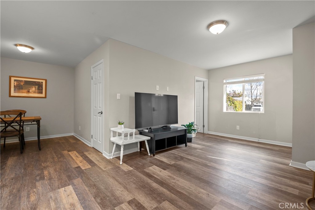 217 E Carroll Avenue B Property Photo 6