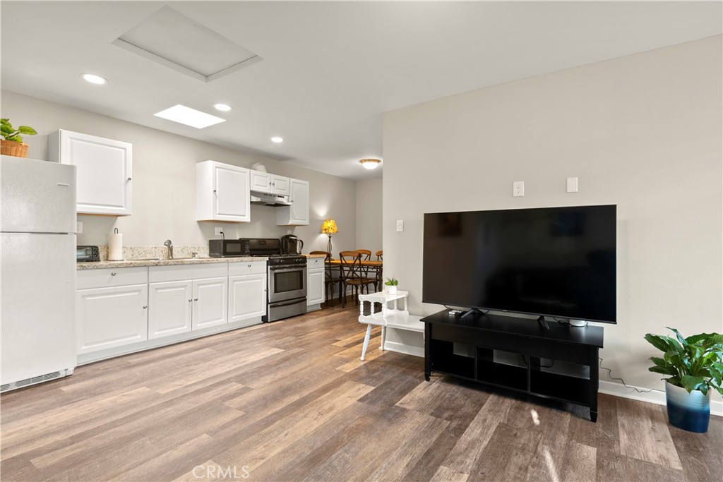217 E Carroll Avenue B Property Photo 11