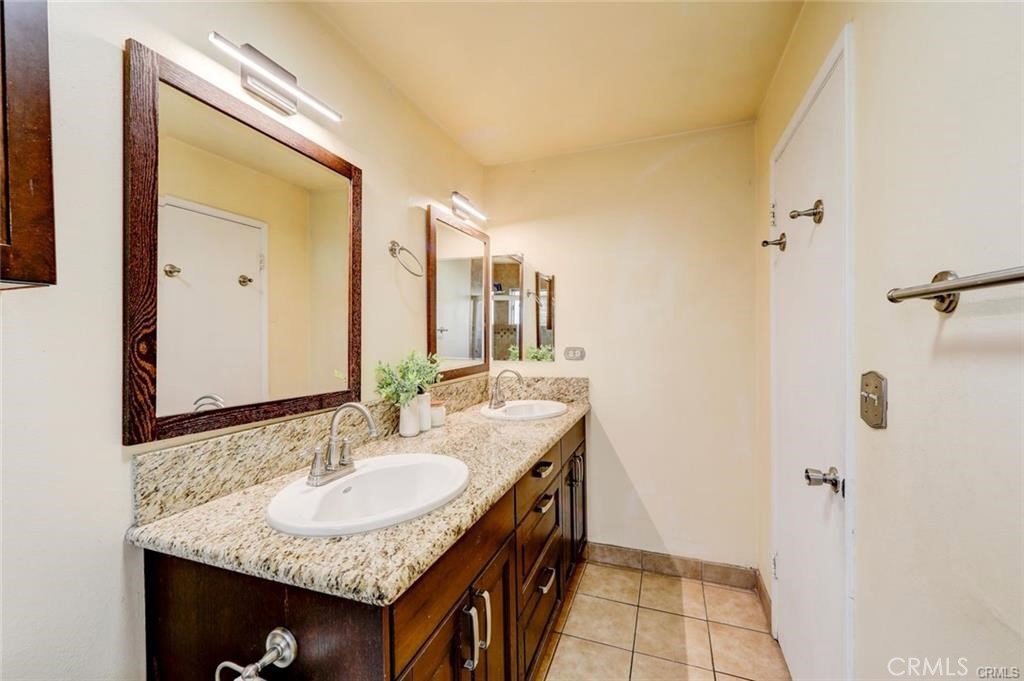 11138 Aqua Vista Street 9 Property Photo 10