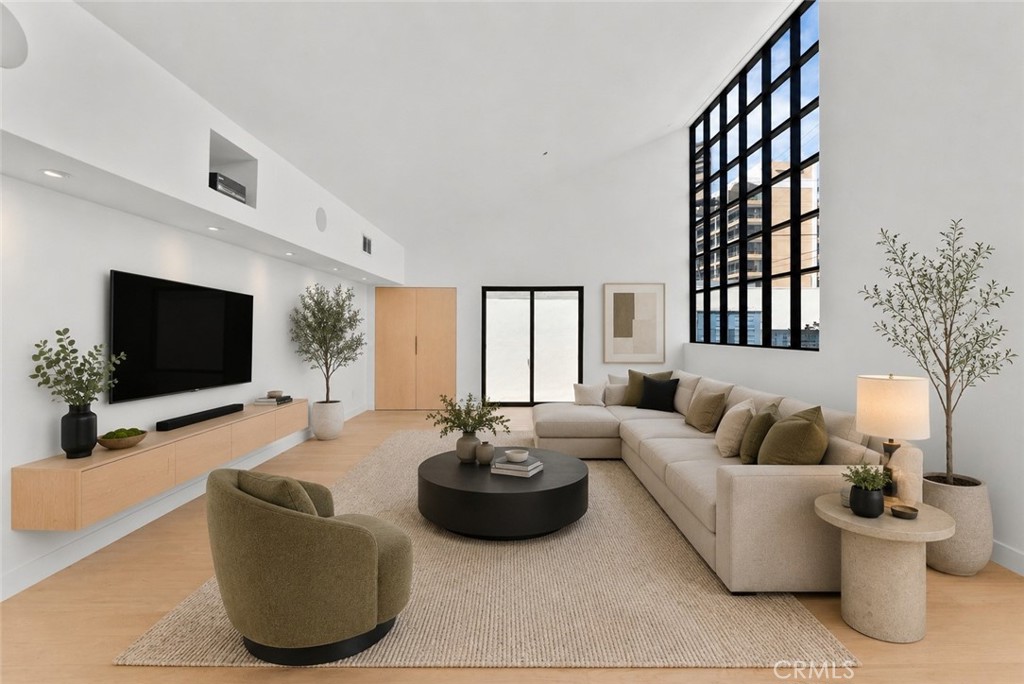 13636 Riverside Property Photo 2
