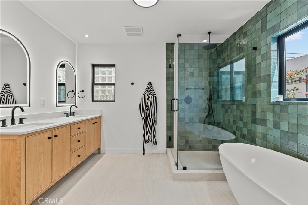 13636 Riverside Property Photo 5
