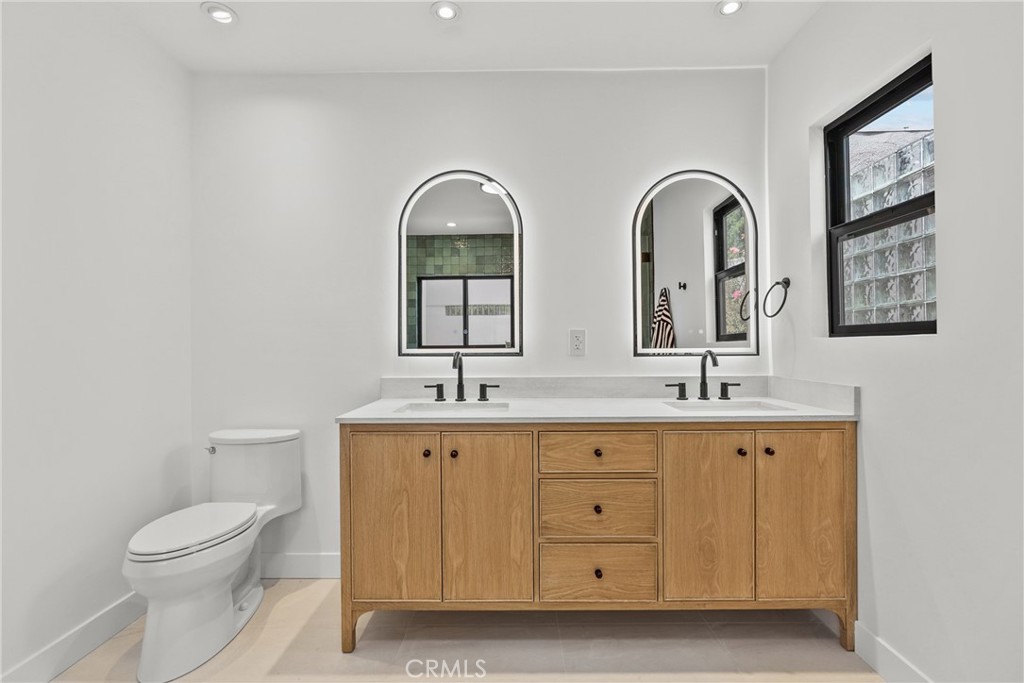 13636 Riverside Property Photo 10