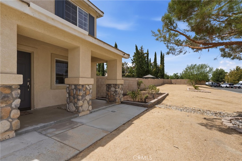 1638 E Miki Way Property Photo 2