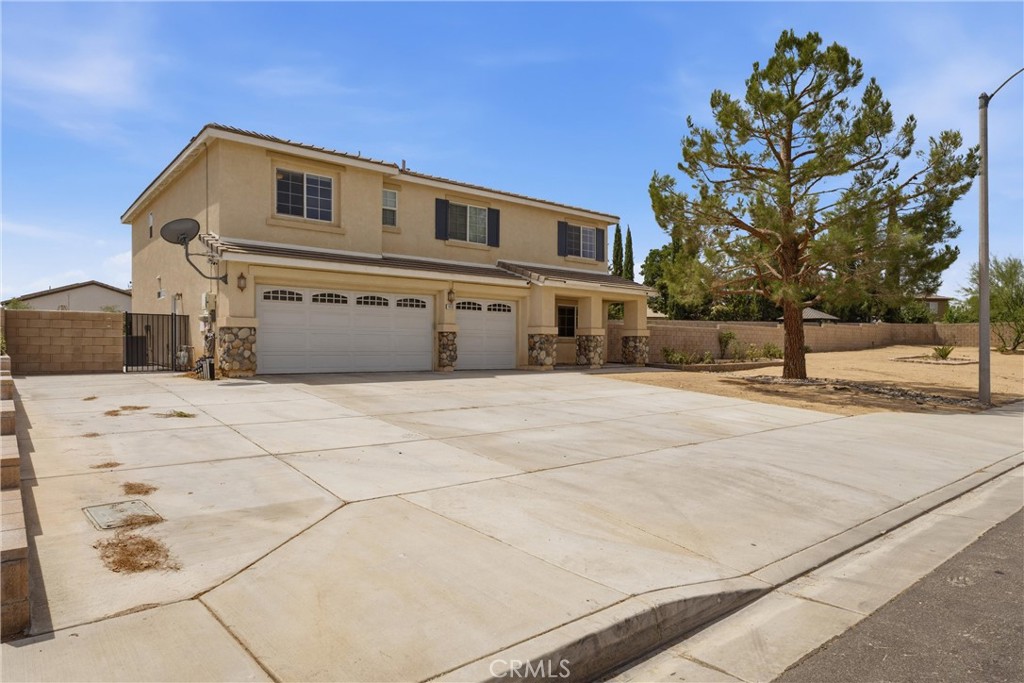 1638 E Miki Way Property Photo 3