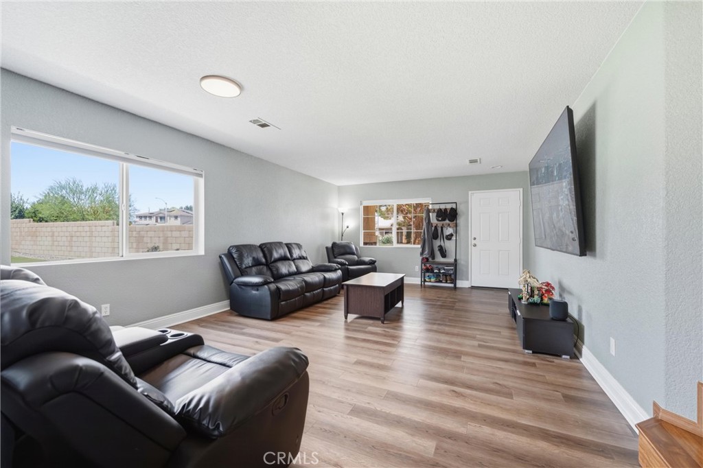 1638 E Miki Way Property Photo 4
