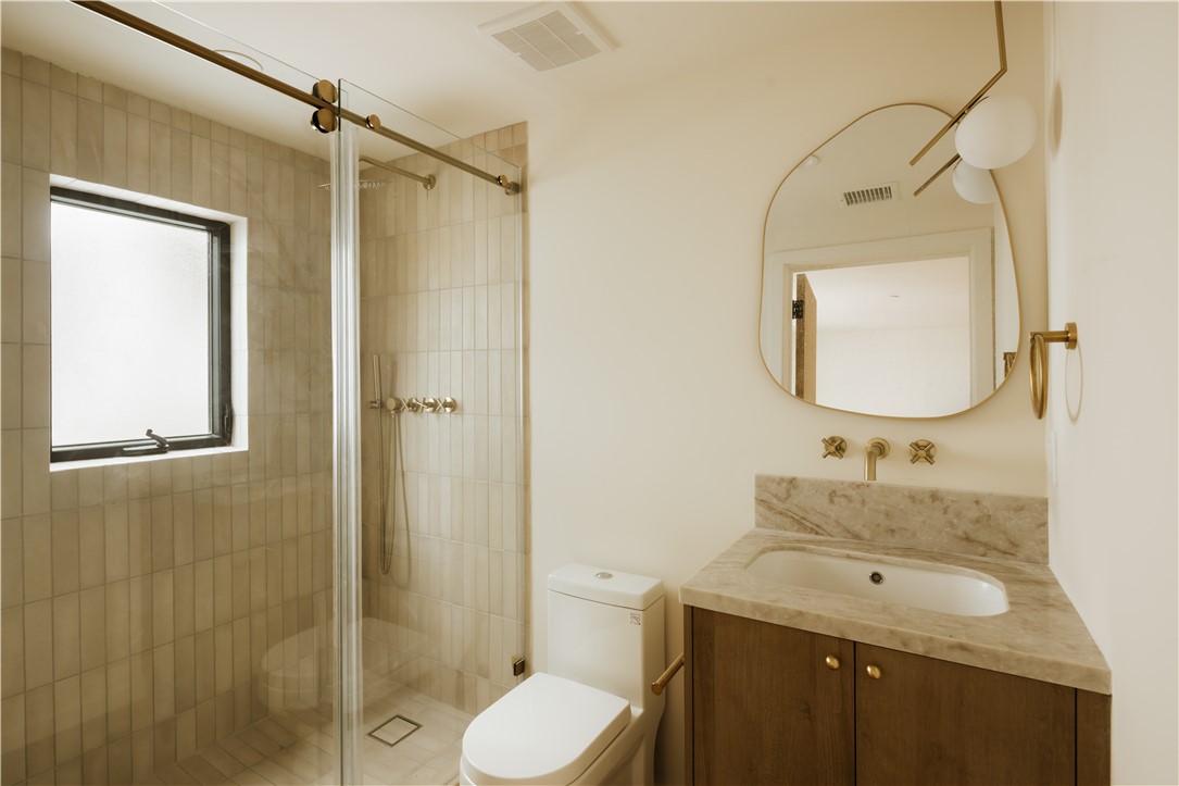 1247 1/2 Seward Property Photo 11