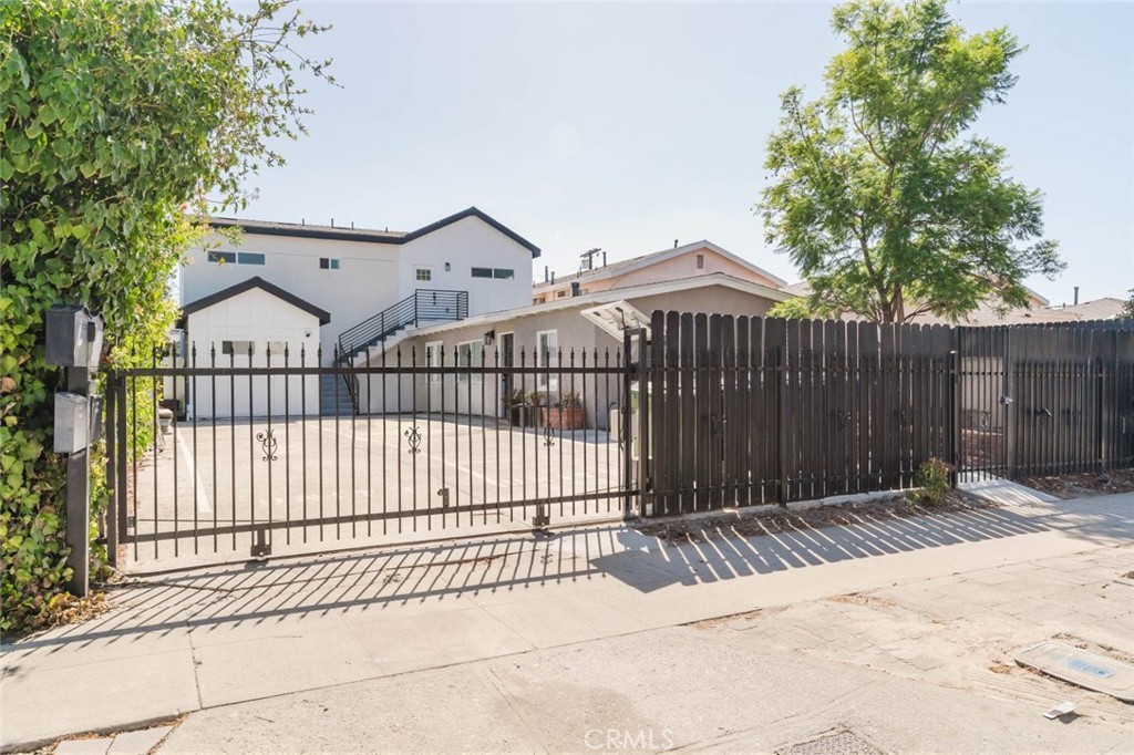 5732 Willowcrest Avenue 2 Property Photo 3
