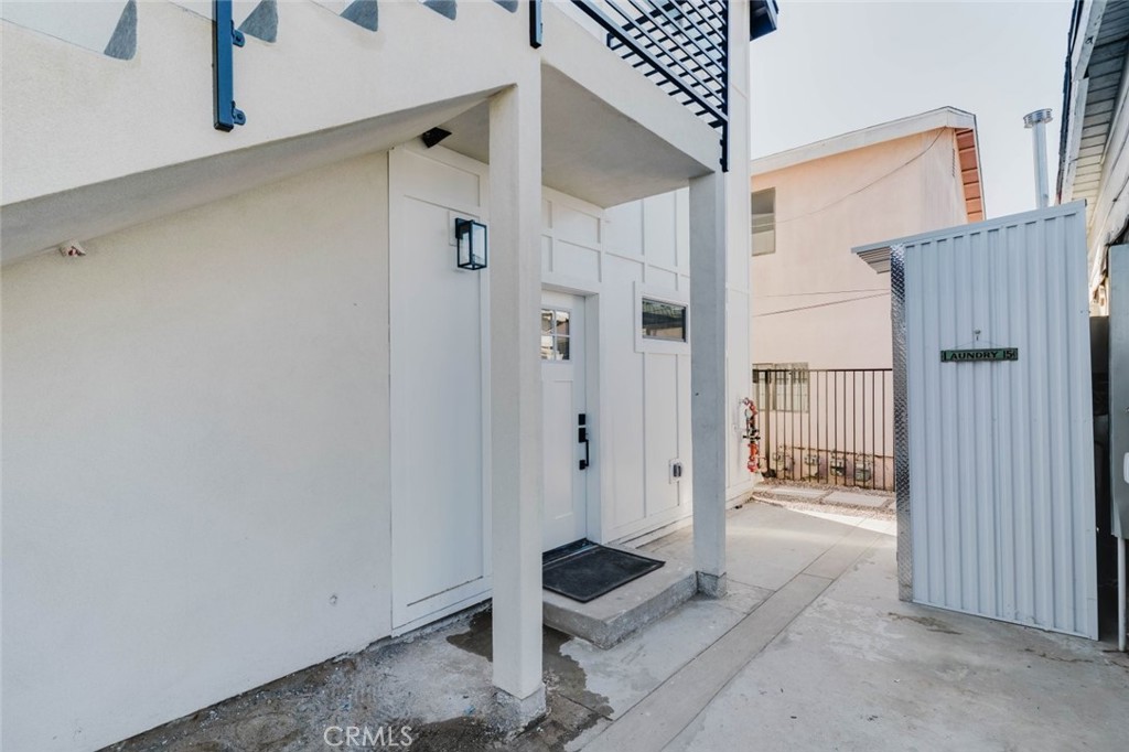 5732 Willowcrest Avenue 2 Property Photo 5