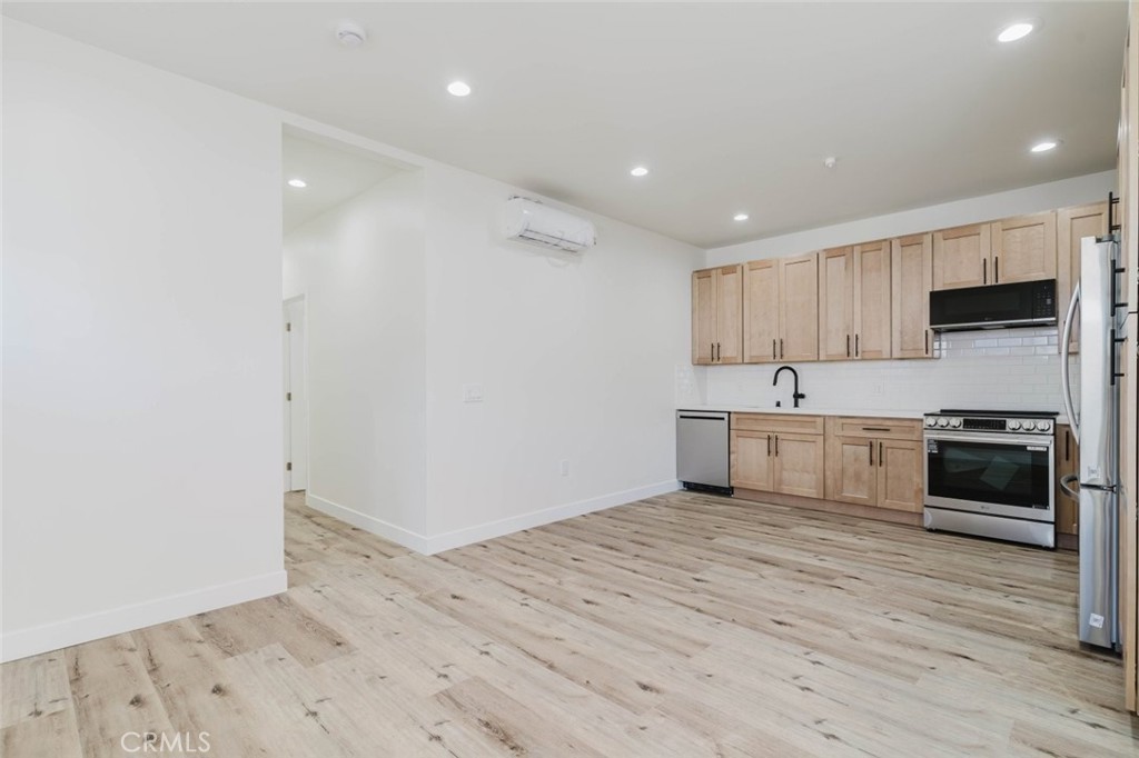 5732 Willowcrest Avenue 2 Property Photo 9