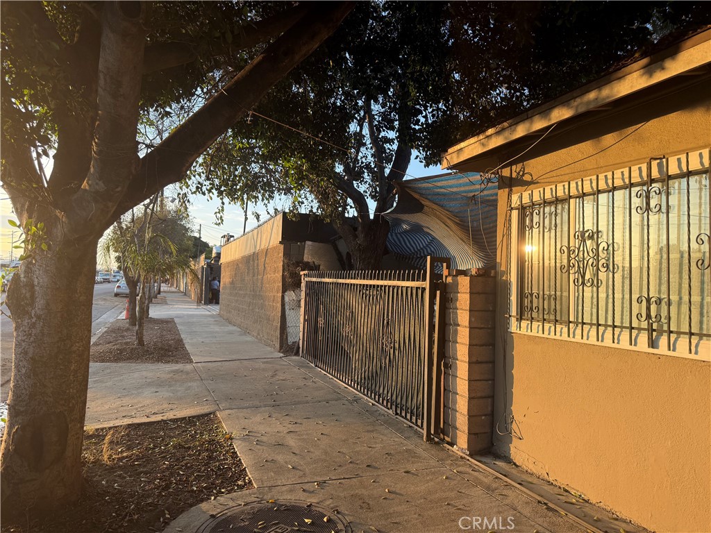 10004 San Fernando Road Property Photo 4