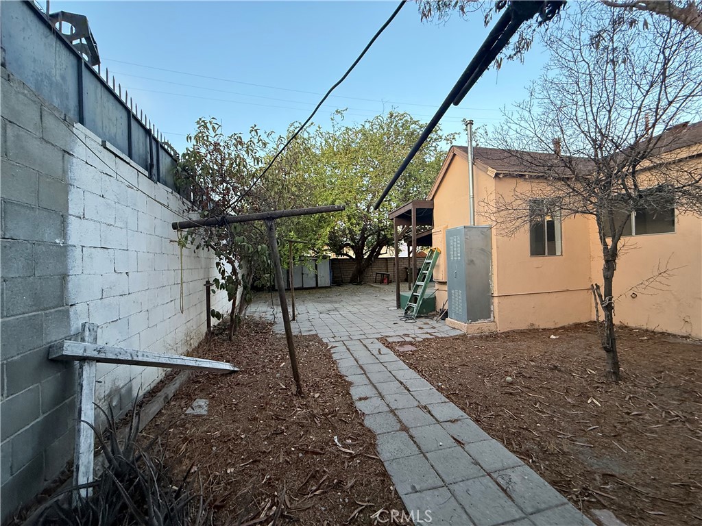 10004 San Fernando Road Property Photo 9