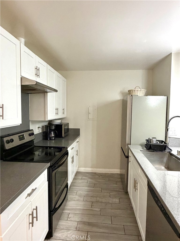 5460 White Oak Avenue G113 Property Photo 4