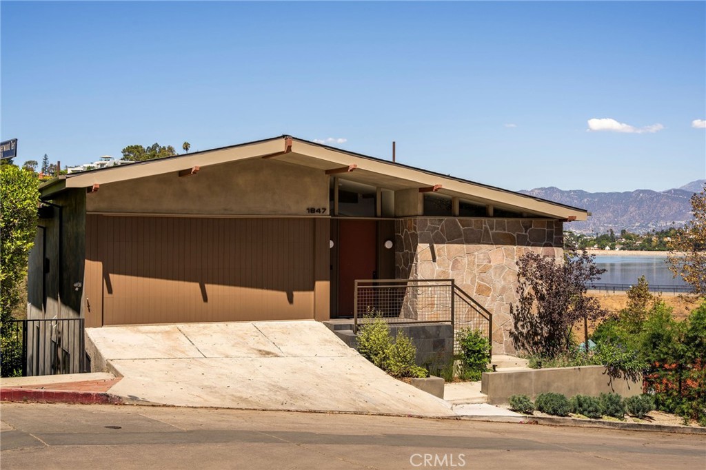 1847 Fanning Street Property Photo 2