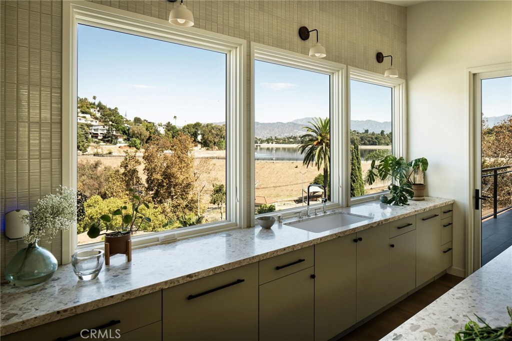 1847 Fanning Street Property Photo 8