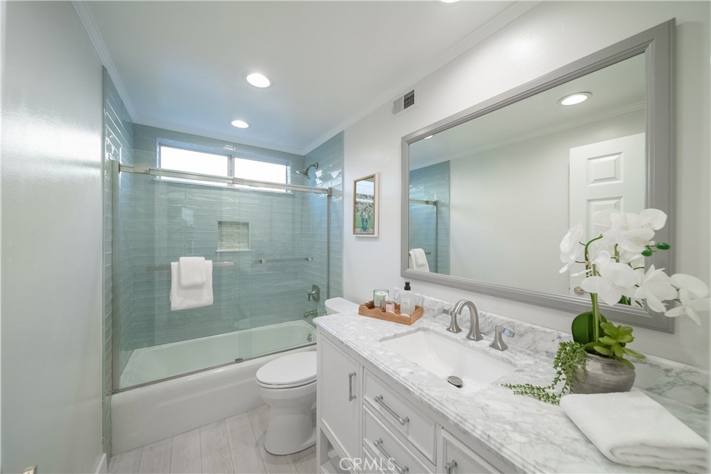 6504 Tamarind Property Photo 11