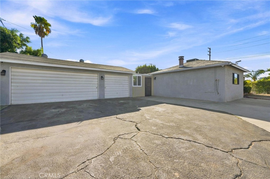 13532 Pierce St Property Photo 1