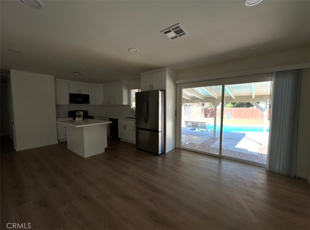 8448 Aura Avenue Property Photo 3
