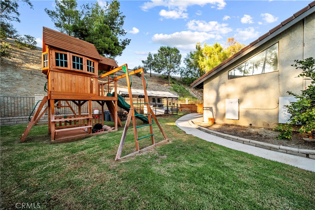 28083 Valcour Drive Property Photo 8