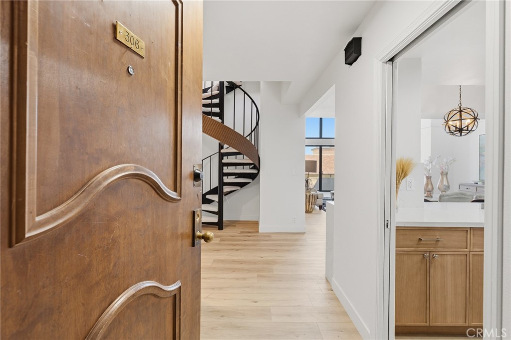 1880 Veteran Avenue 306 Property Photo 6