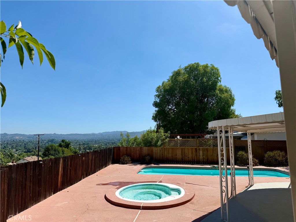 23900 Pentland Property Photo 1