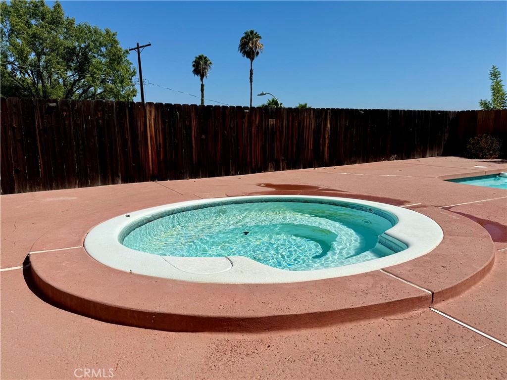 23900 Pentland Property Photo 6