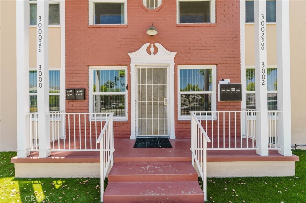 3002 W Victory Boulevard 200 Property Photo 1