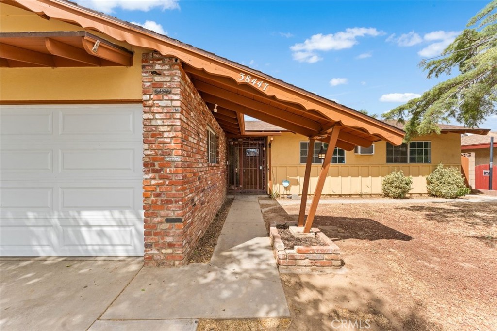 38447 2nd Street E Property Photo 2