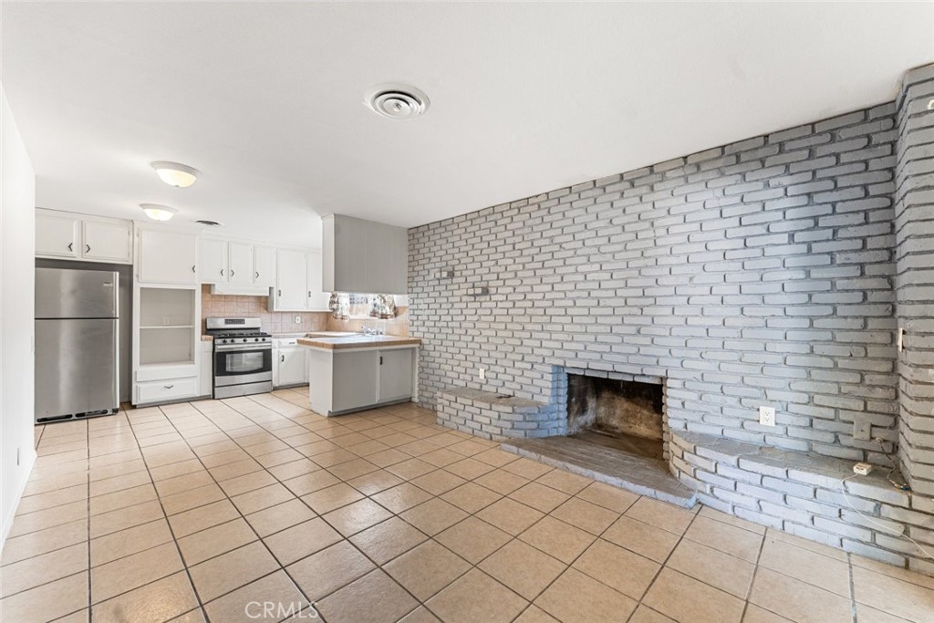 38447 2nd Street E Property Photo 6