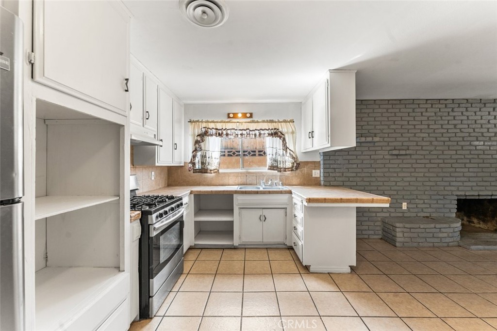 38447 2nd Street E Property Photo 9