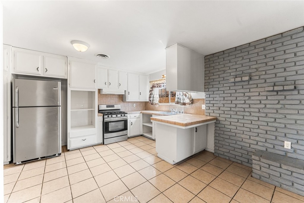 38447 2nd Street E Property Photo 10