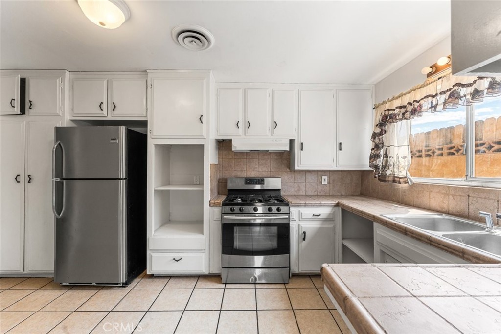 38447 2nd Street E Property Photo 11