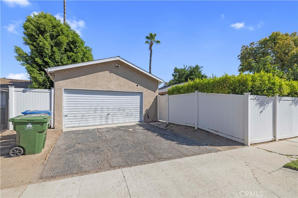 11201 Petit Avenue Property Photo 61