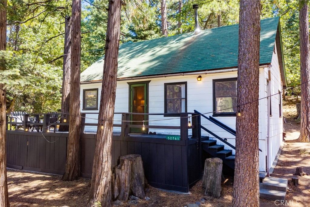 52761 Pine Ridge Road Property Photo 1