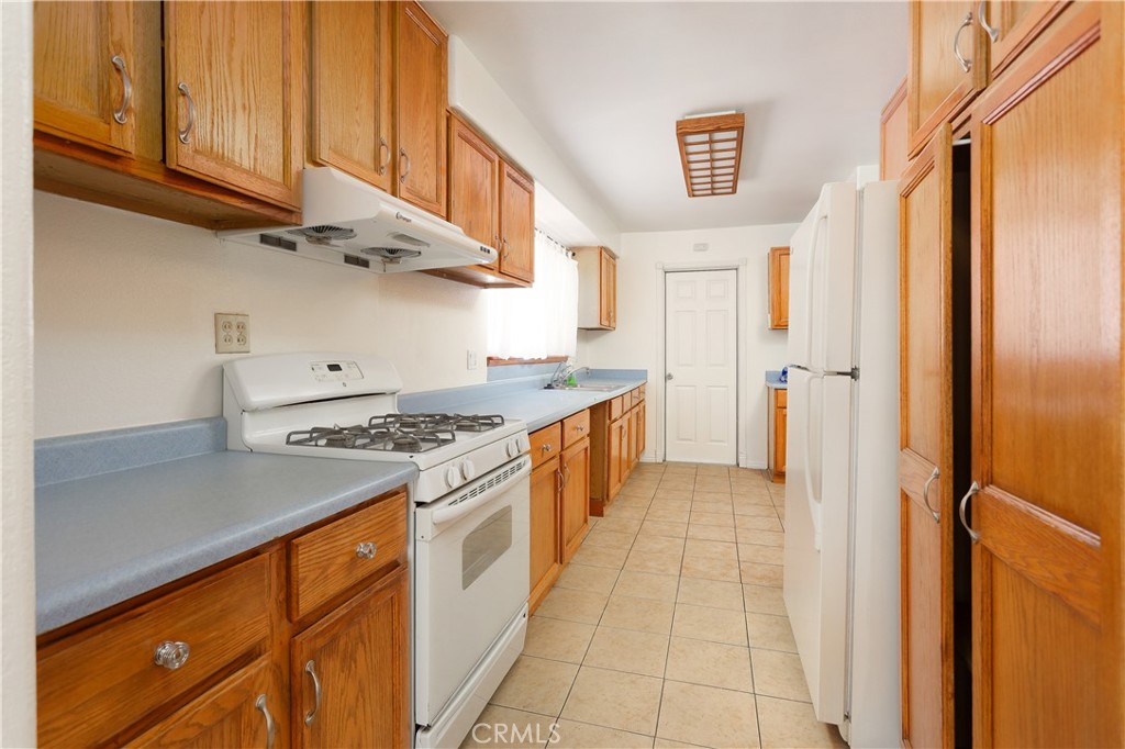 1050 W Avenue J13 Property Photo 8