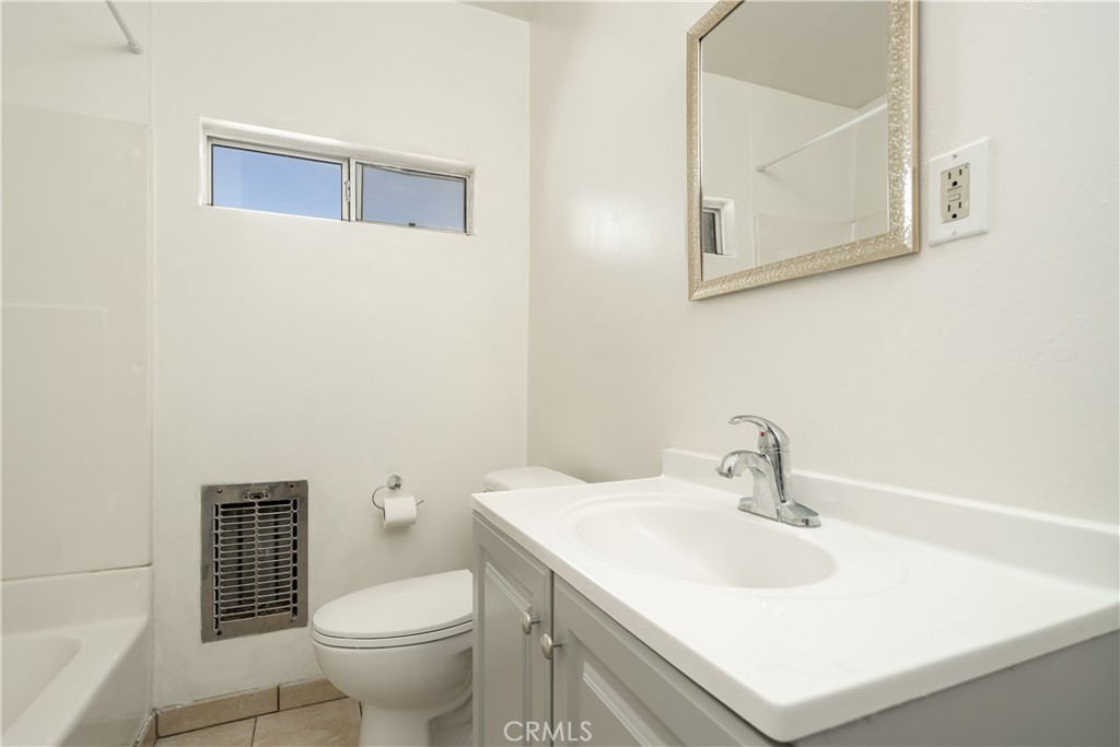 1050 W Avenue J13 Property Photo 9