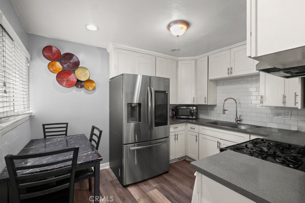 221 W Hillcrest Boulevard Property Photo 8