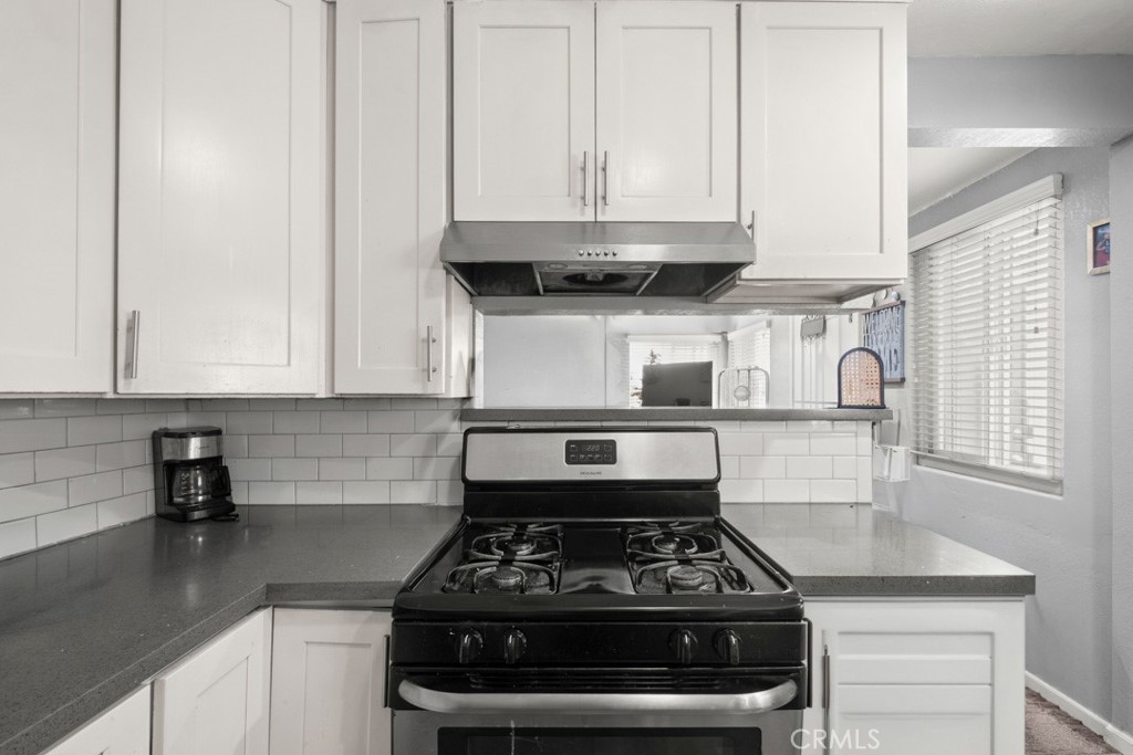 221 W Hillcrest Boulevard Property Photo 11