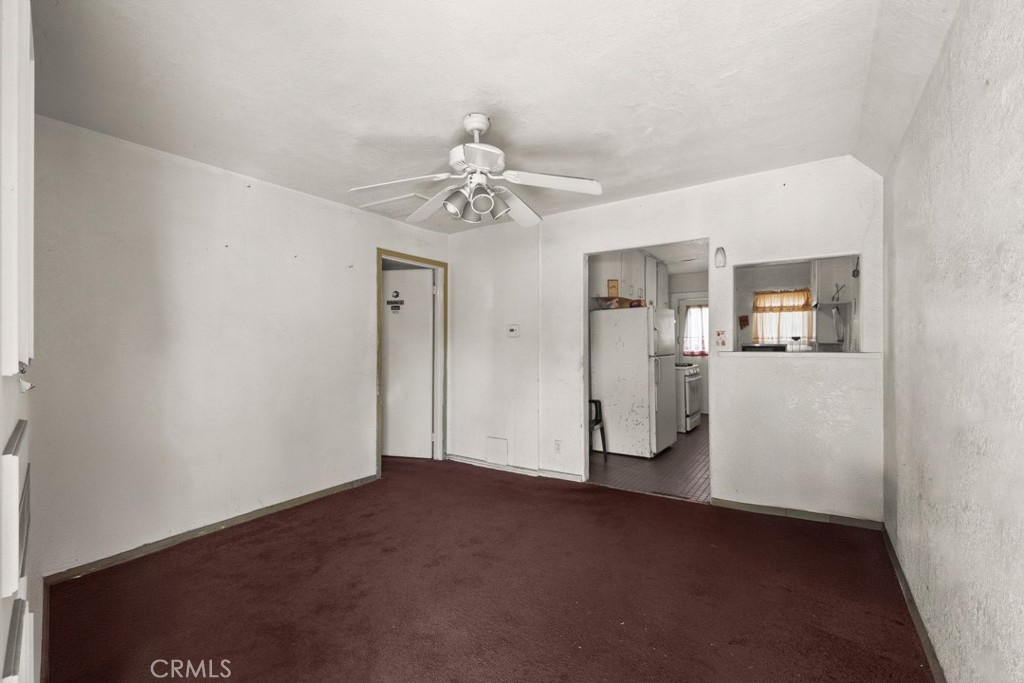 221 W Hillcrest Boulevard Property Photo 16